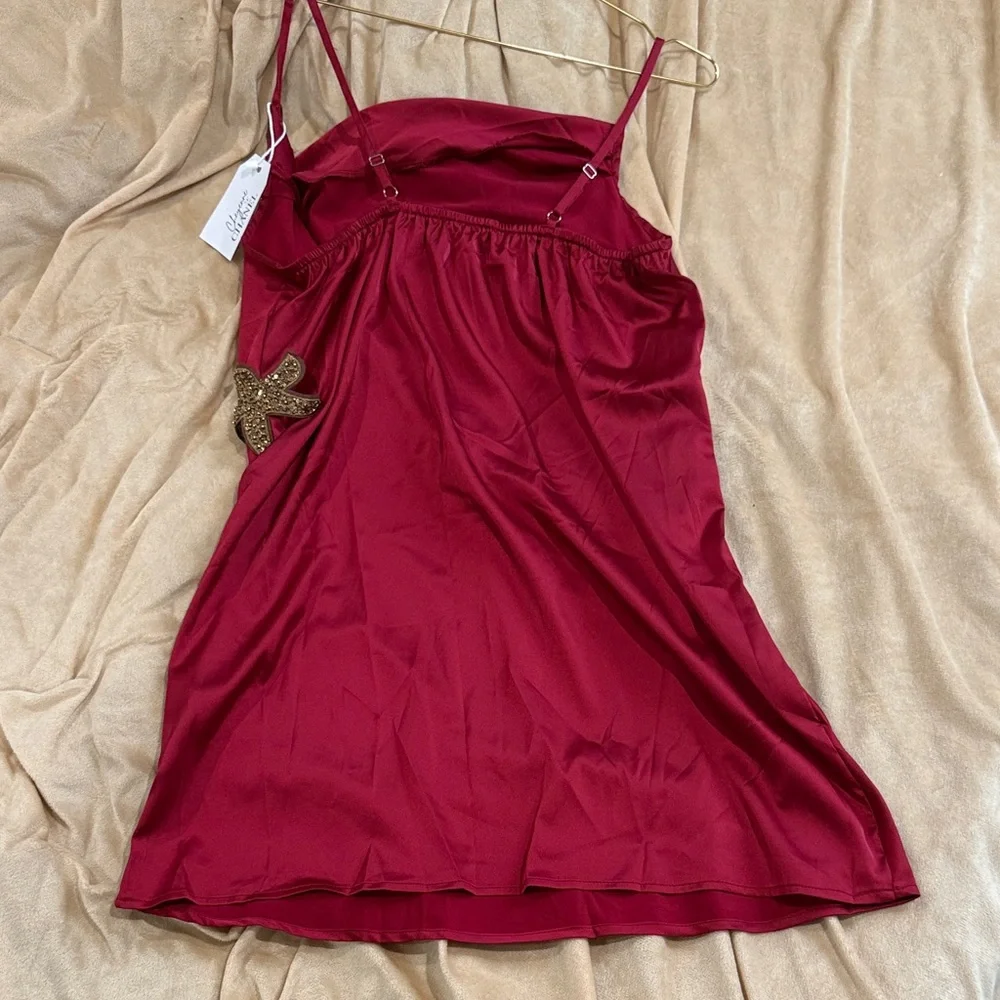 Elegant Red Dress with Starfish Accents - Picture 3 of 3